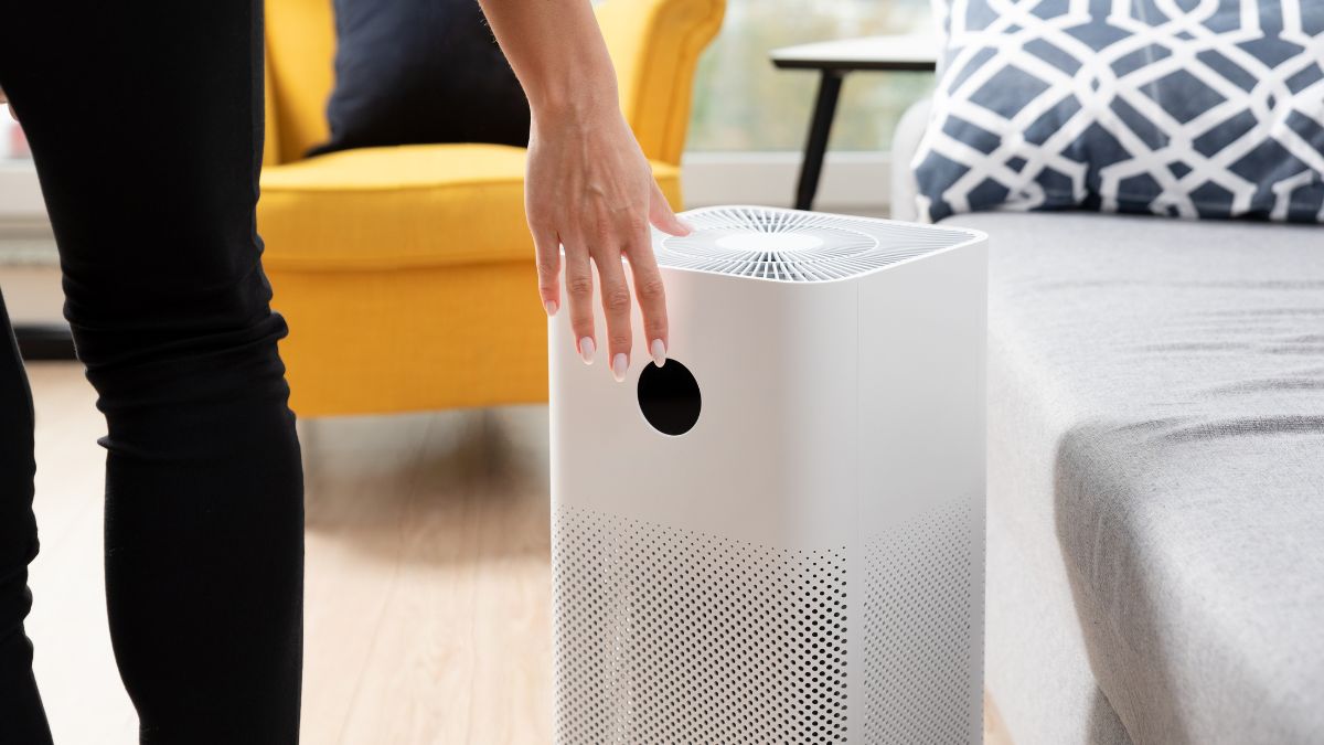 Máy lọc không khí không thể bỏ qua là khả năng khử mùi hôi và khói thuốc nhờ lớp than hoạt tính