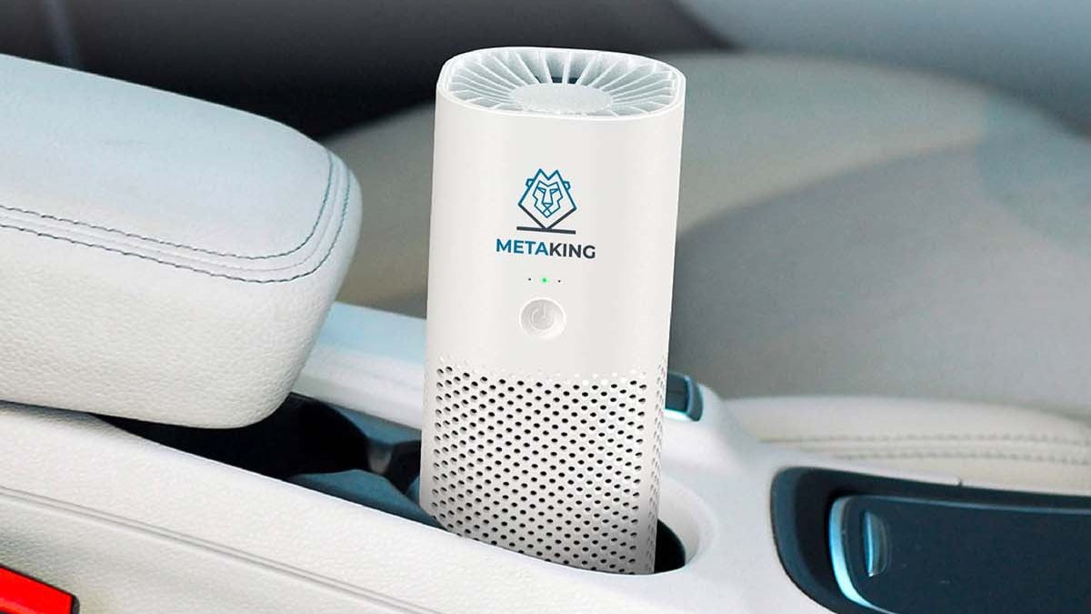 Máy lọc không khí ion xe hơi tạo ra luồng ion âm và dương để hút chìm các hạt bụi, vi khuẩn và phấn hoa trong cabin