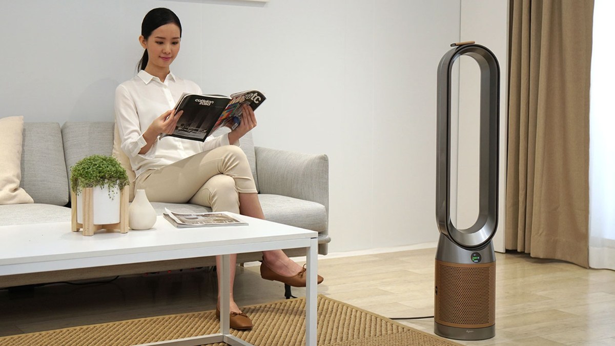 Dyson trang bị bộ lọc HEPA 360° kết hợp than hoạt tính, giúp loại bỏ đến 99,95% bụi siêu mịn PM0.1