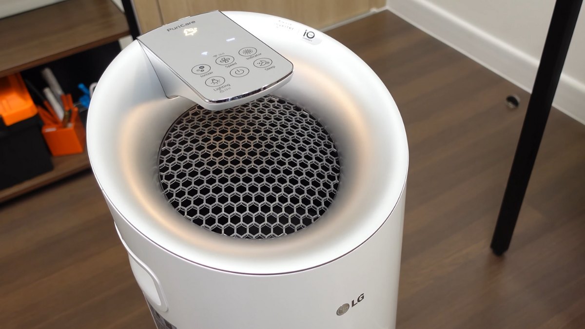 Máy lọc không khí LG Puricare Pro AS40GWWJ1 không chỉ ấn tượng về ngoại hình mà còn sở hữu hệ thống lọc tiên tiến