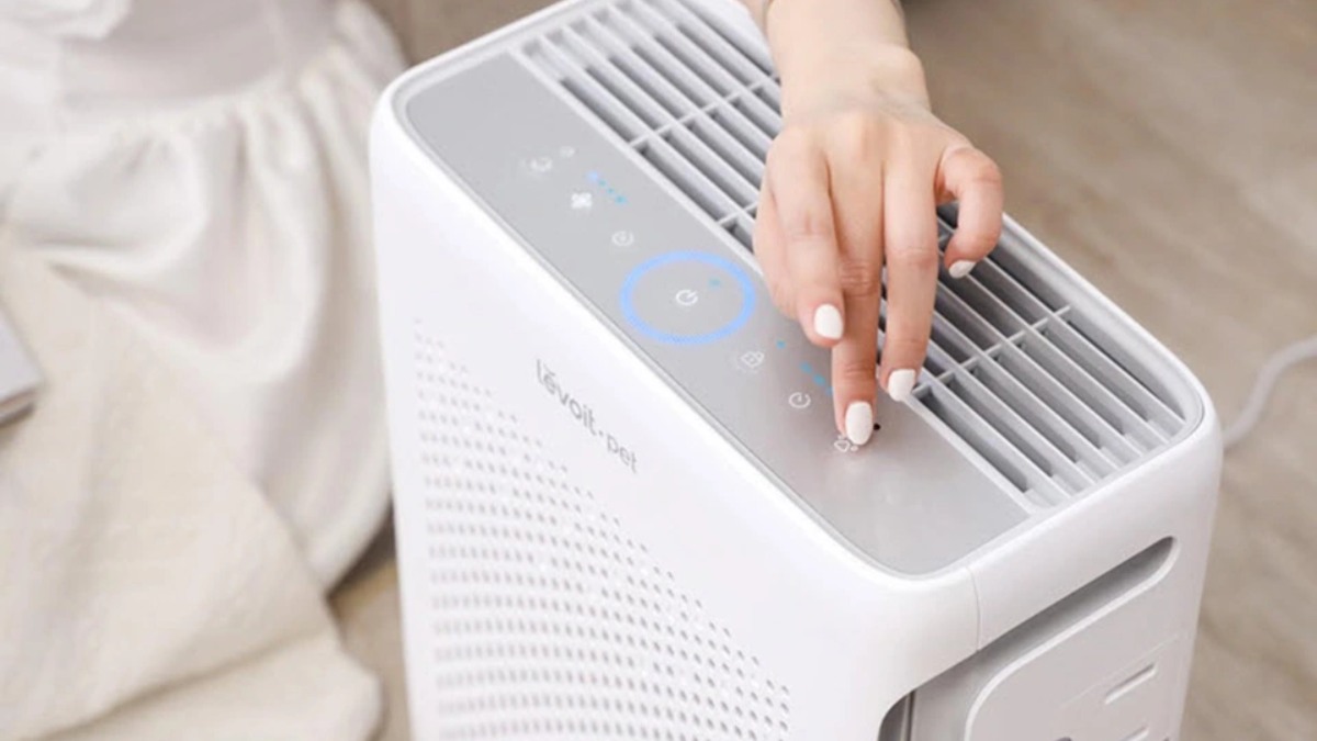 Nhờ bộ lọc True HEPA kết hợp than hoạt tính, thiết bị có thể loại bỏ hầu hết bụi mịn, phấn hoa, mùi hôi và các chất gây dị ứng