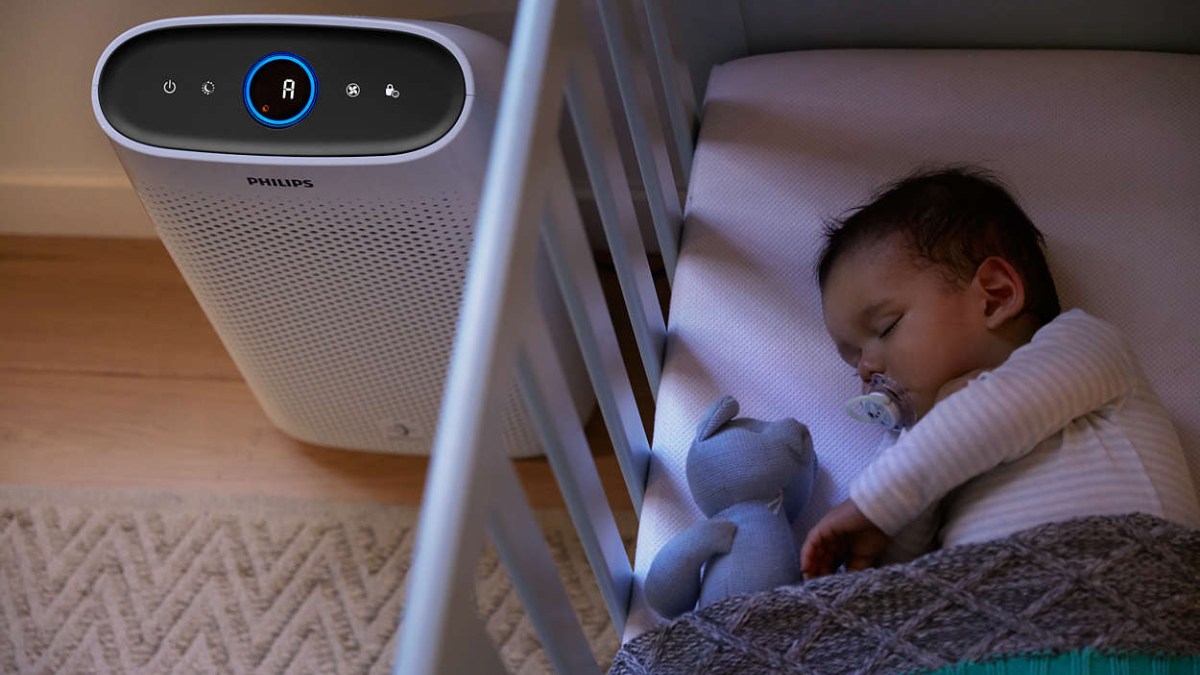 Máy lọc không khí Philips nổi bật với công nghệ VitaShield IPS kết hợp màng lọc True HEPA H13, cho khả năng loại bỏ đến 99,97% hạt bụi siêu mịn