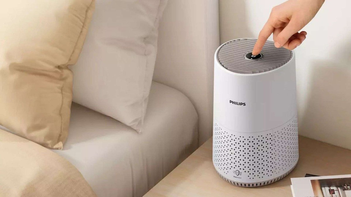 Máy lọc không khí Philips AC0850/20 sở hữu thiết kế hình trụ tròn nhỏ gọn với tông màu trắng trung tính