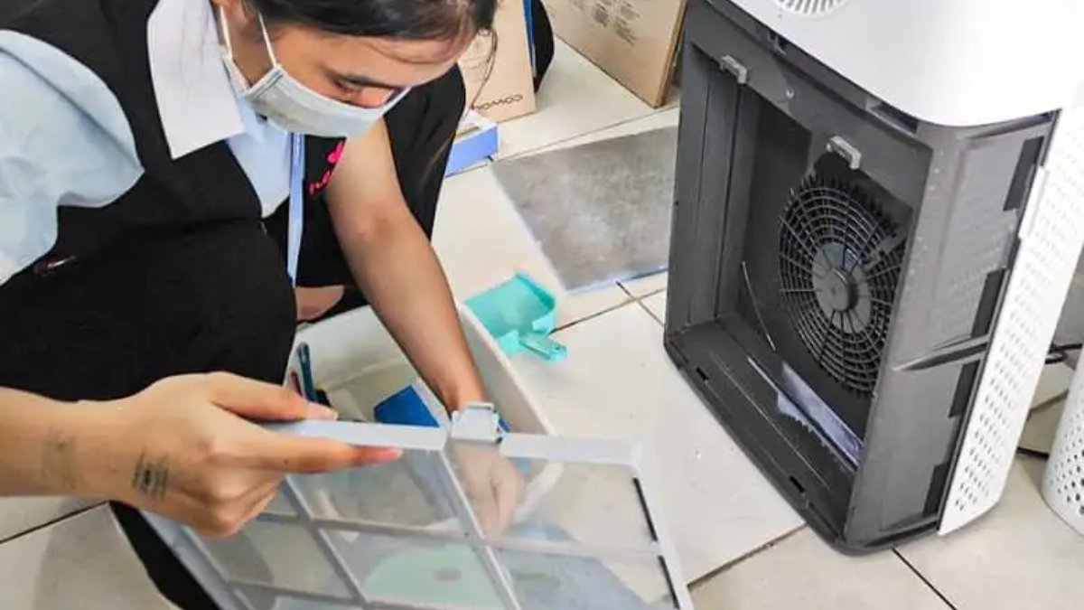 Ngoài ra, cảm biến bụi bẩn hoặc hơi nước bám vào cảm biến cũng có thể khiến đèn báo nhấp nháy sai lệch