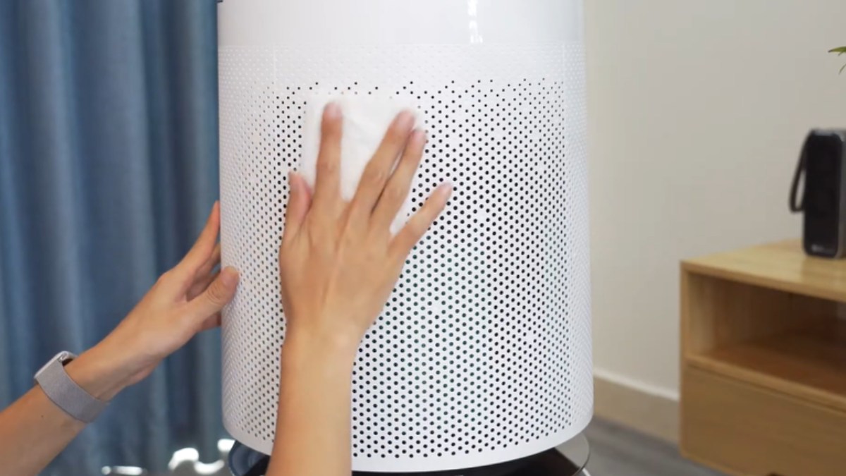Vệ sinh vỏ ngoài và bảng điều khiển cảm ứng
