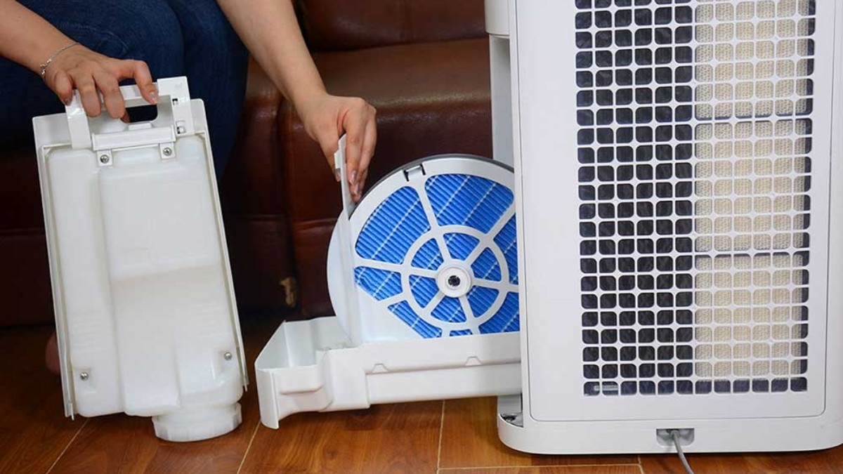Trong quá trình vệ sinh bạn không nên sử dụng chất tẩy và vệ sinh sâu các bo mạch 